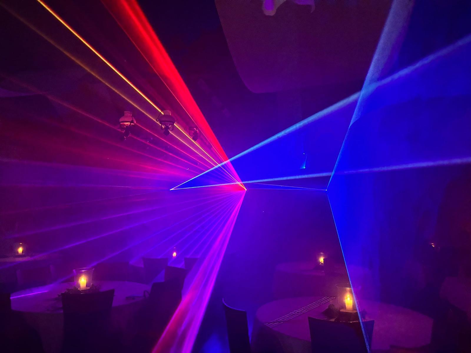 Abend-Event Lichtinstallation essBAr Catering